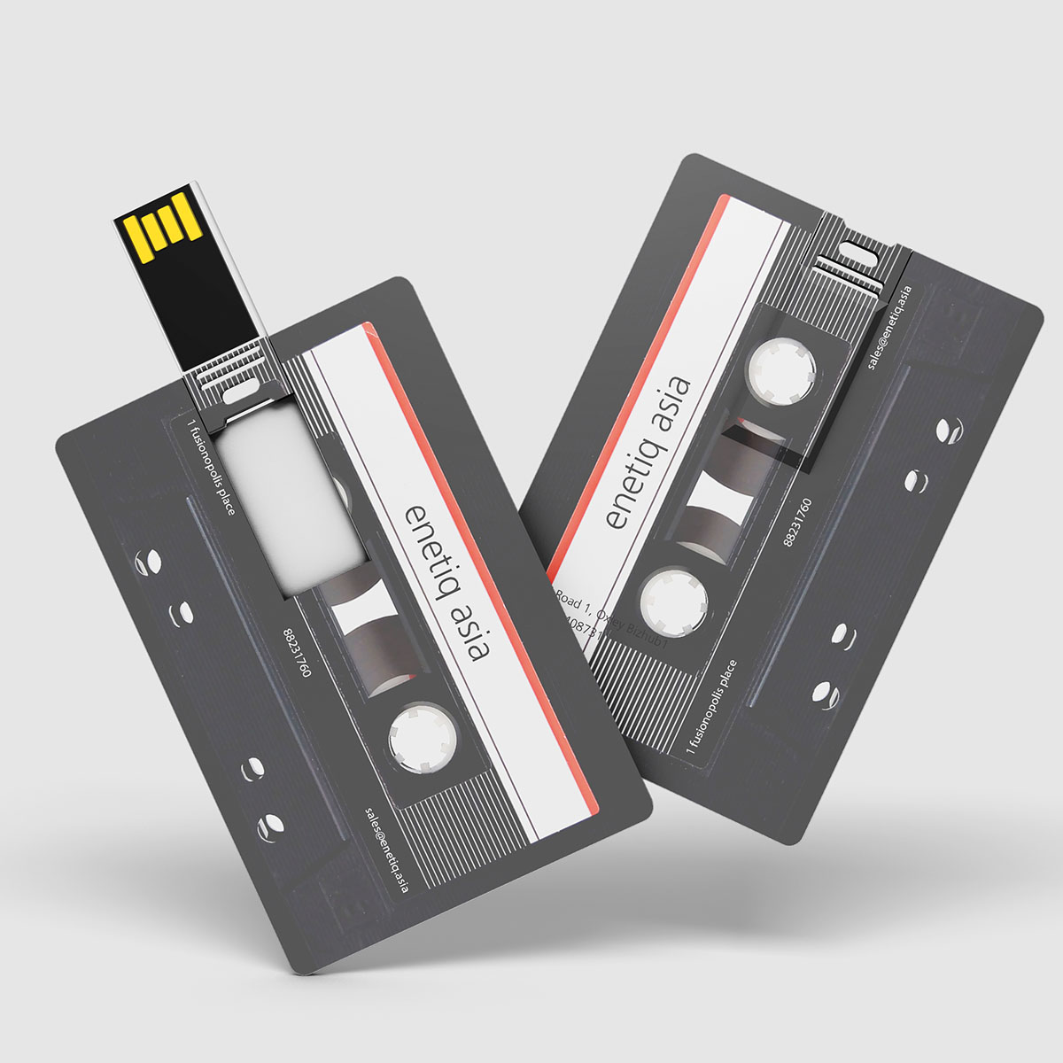 business-card-usb-flash-drive-retro-cassette